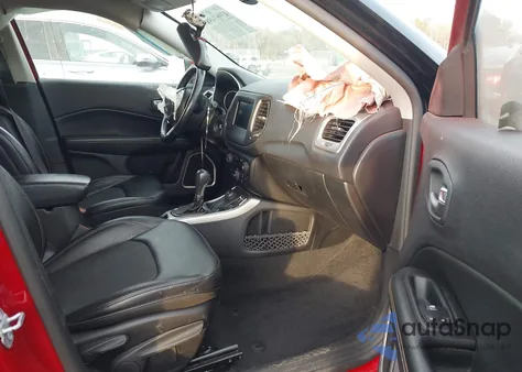 2018 Jeep Compass Latitude 4X4 z USA, uszkodzony, nr VIN 3C4NJDBBXJT115072